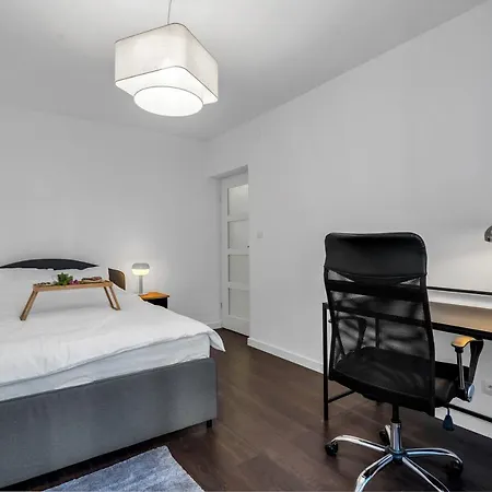 Apartmán Zlota - Center, Workspace, Metro - By Rentujemy *